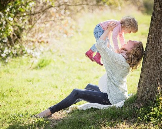 Dlaczego nie można spać na prawym boku w ciąży?