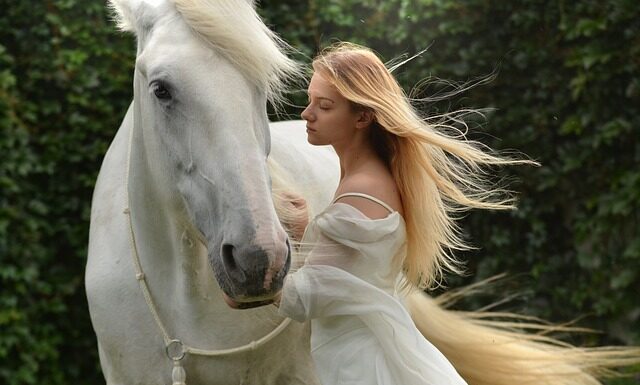 Co kupić na prezent dla dziewczyny gdy lubi konie?