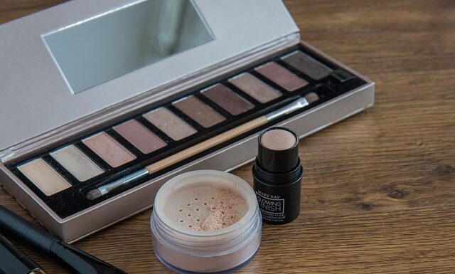 Co najpierw krem BB czy korektor? Co najpierw krem BB czy korektor?