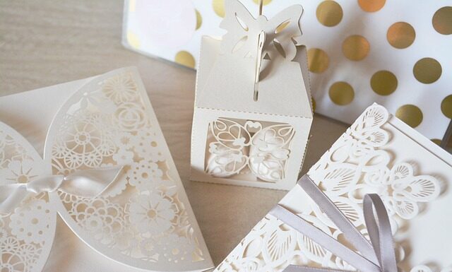 Kiedy daje się zaproszenia na komunię?