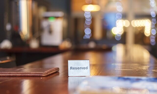 Czy na zaproszeniu musi być nazwisko? Czy na zaproszeniu musi być nazwisko?