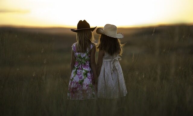 Co na wierzch do eleganckiej sukienki?