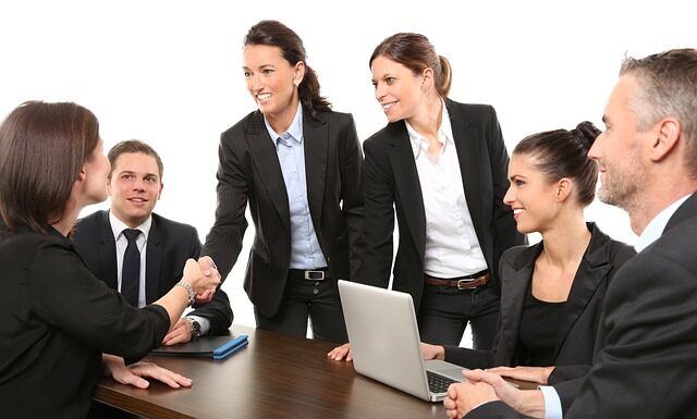 Czy na komunię wypada iść w garniturze?