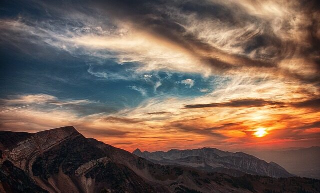 W jakich godzinach nie powinno się przebywać na słońcu?