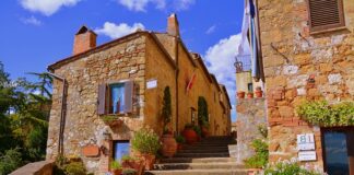 Co zrobić gdy dziecko połknie pieniążek?