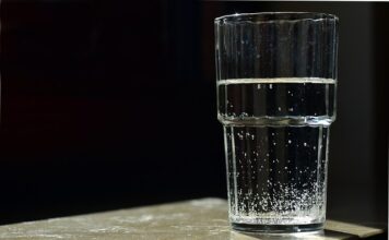 Czy można sypać wapno na trawnik?