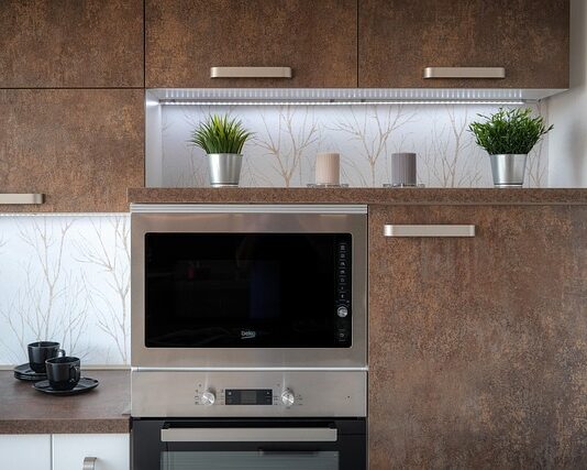 Czy pełną lodówka zużywa więcej prądu?