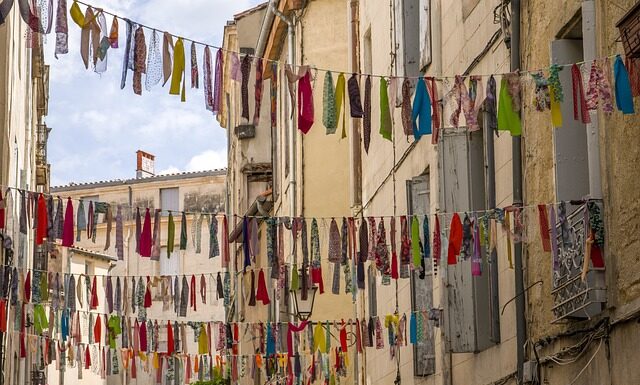 Czym smarować brzuch w ciąży żeby nie mieć rozstępów?