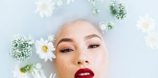 Czy gorącą kąpiel skraca okres?